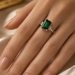 Pre Owned 18ct White Gold Tourmaline and Diamond Ring ZC4